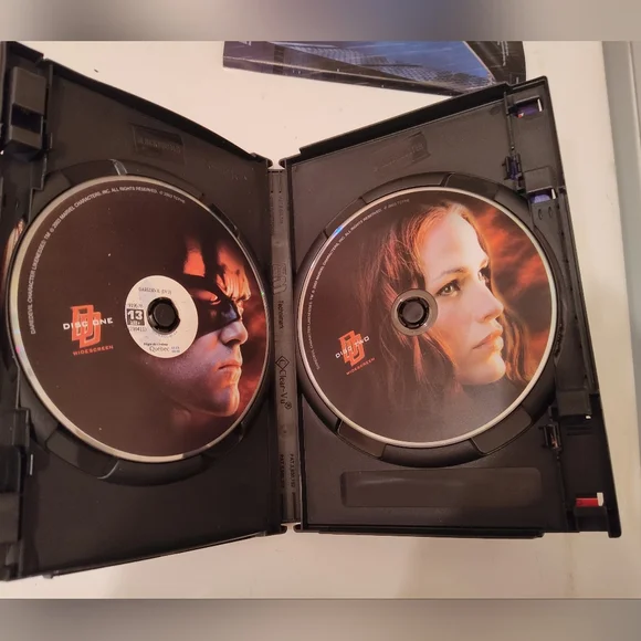 DVD sale... Daredevil 2 disc movie - Picture 3 of 3